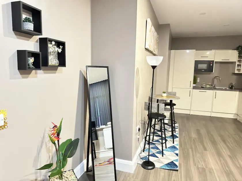 2 Bed Apartment - Sleeps 4 - Wifi - Parking - Image 1