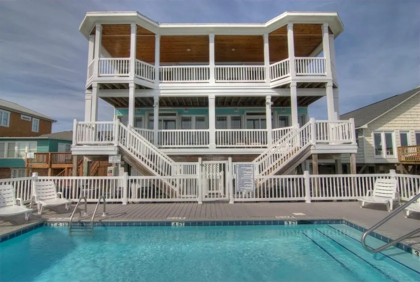 Le refuge B: 5 BR / 5 BA duplex - 1 côté à Kure Beach, 14 personnes - Image 1