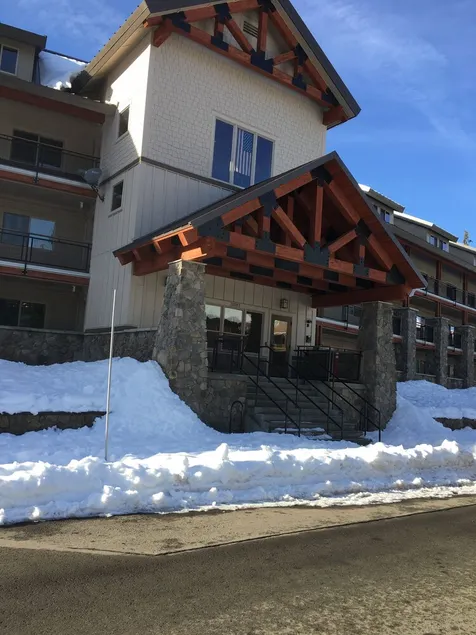 Spacious Condo Getaway, Steps from Ski Slopes, Town and Entertainment - Image 1