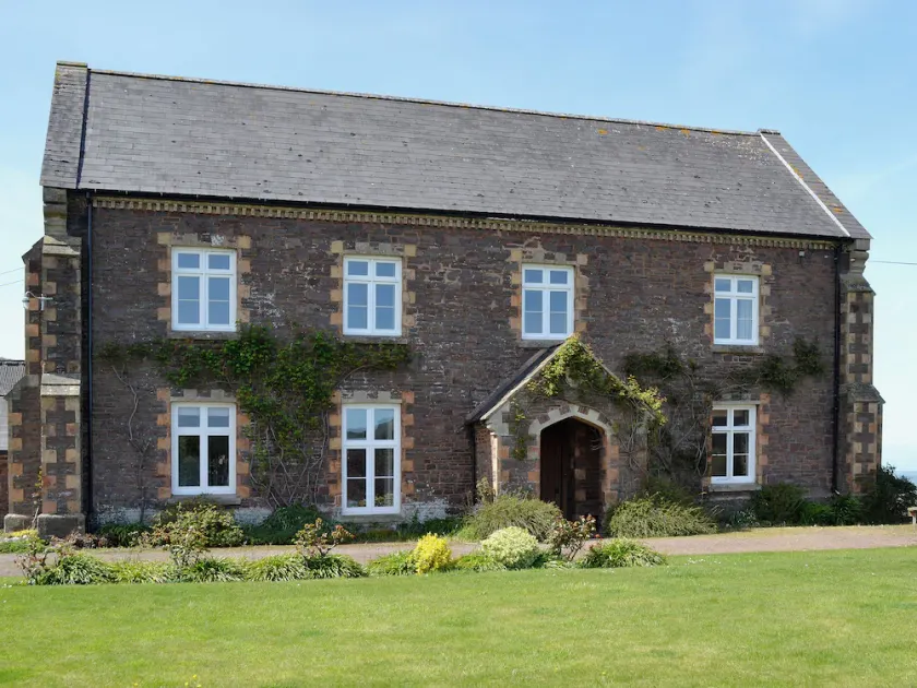 4 bedroom accommodation in Porlock - Image 1
