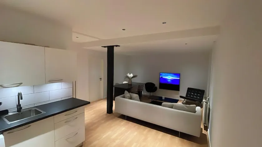 Maison Nord, 6 min from Airport & Sleep 5 - Image 1