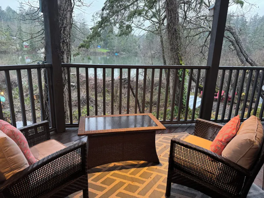 Private large up to 3 bedrooms waterfront suite,pet friendly. - Image 1