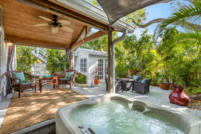 ANCHORS AWAY ~ Cheerful 1 BR, 1 Ba Condo with Private Hot Tub in The Meadows! - Image 1