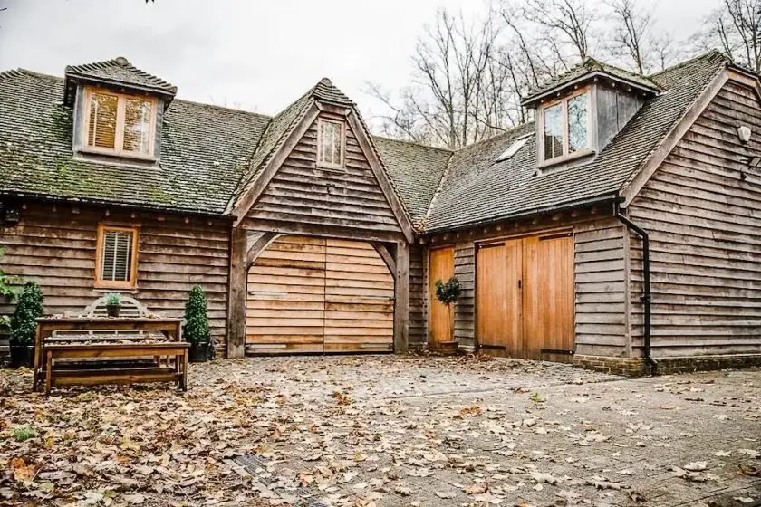 Comfortable Cosy Private Barn conversion, Own courtyard, parking, nr to station - Image 1