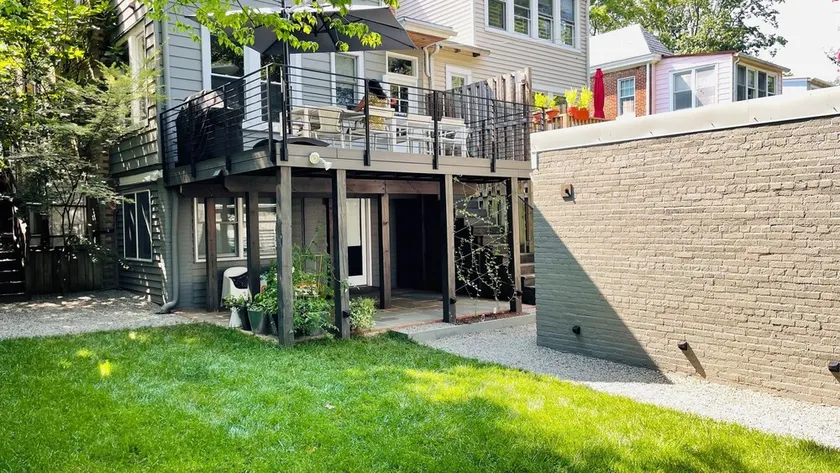 Renovated Designer Garden Suite - Private Patio - Image 1