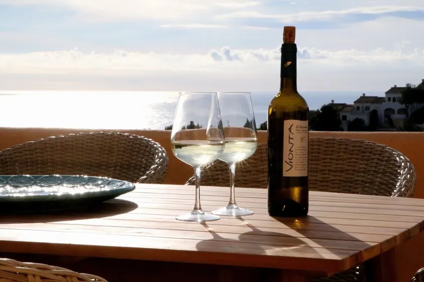 Elegant inredda bungalow med fantastisk havsutsikt, wifi, 6+, pool - Image 1