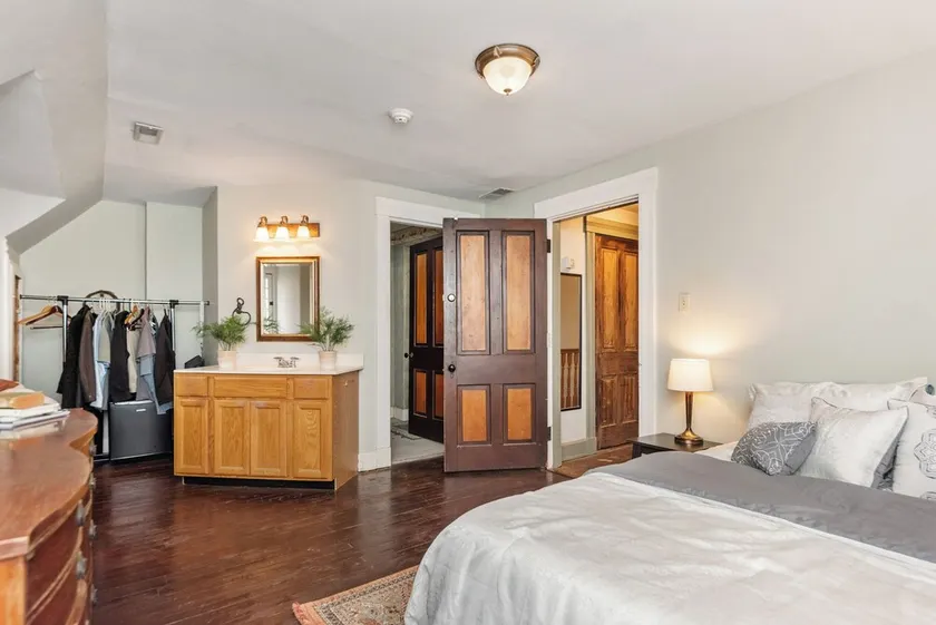 Moon River Bed and Breakfast - Image 1