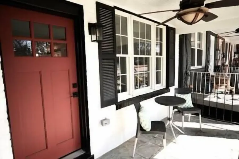 Comfy Cherry Blossom Townhouse Easy DC Access - Image 1