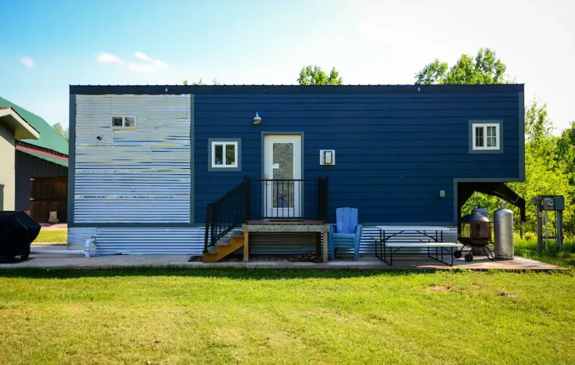Blue Tiny Home.Hottub. Fireplace.NearStCroixStatePk - Image 1
