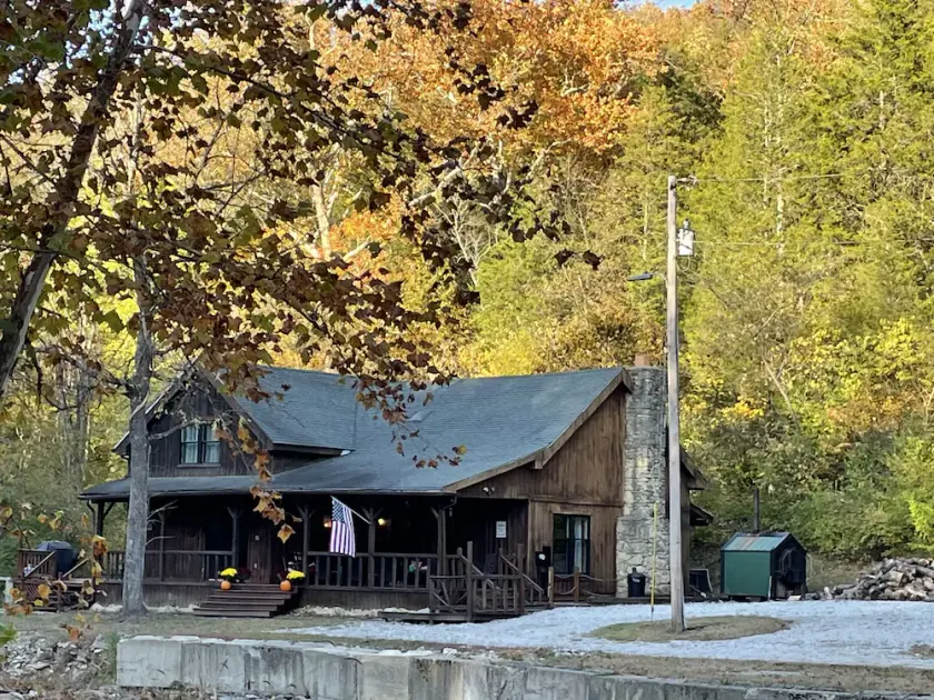 Rustic cabin just outside of Madison! - Image 1