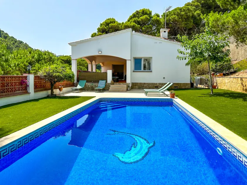 Beautiful mediterranean villa with swimmingool. - Image 1