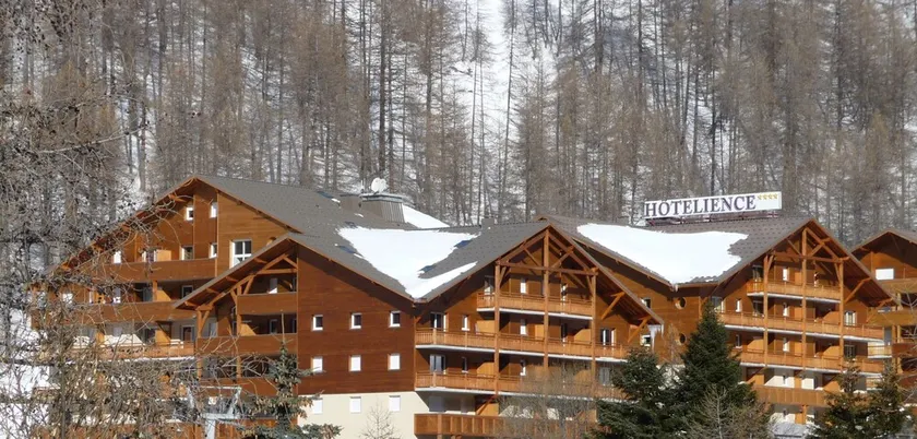 Piscine + Local à Ski| Appart proche de la Station - Image 1