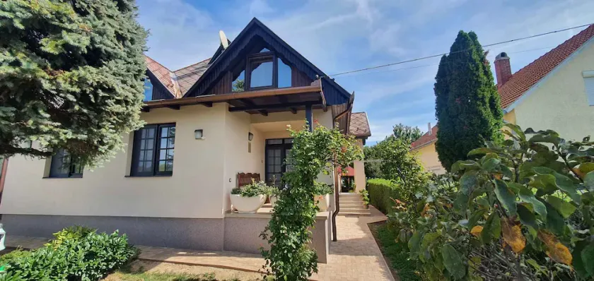 Holiday apartment in a quiet area - Image 1