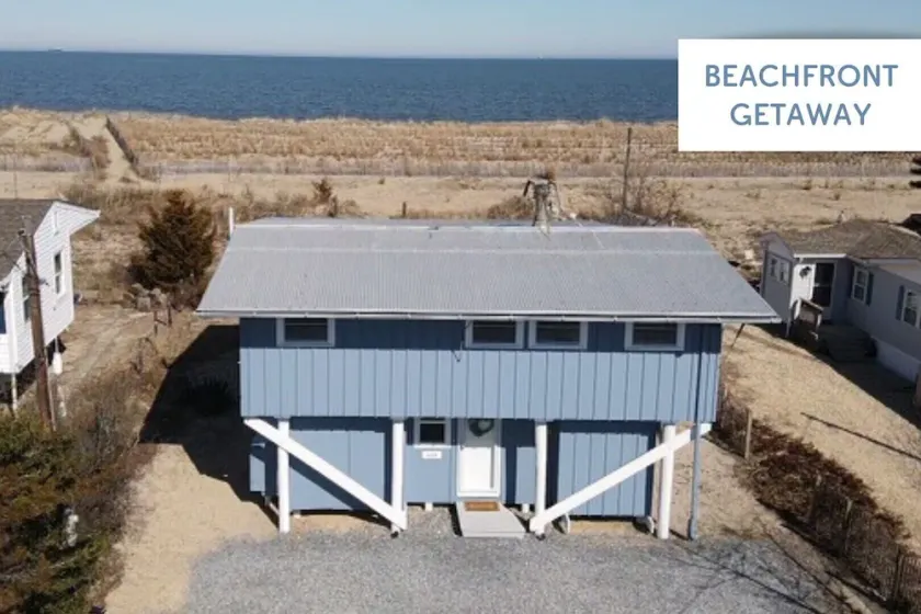 Beachfront Getaway (Backyard Fire Pit, Grill, Deck). 608 S Bayshore - Image 1