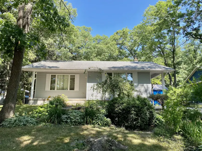 Beautiful 4 Bedroom Cottage Next to the Pinery! - Image 1