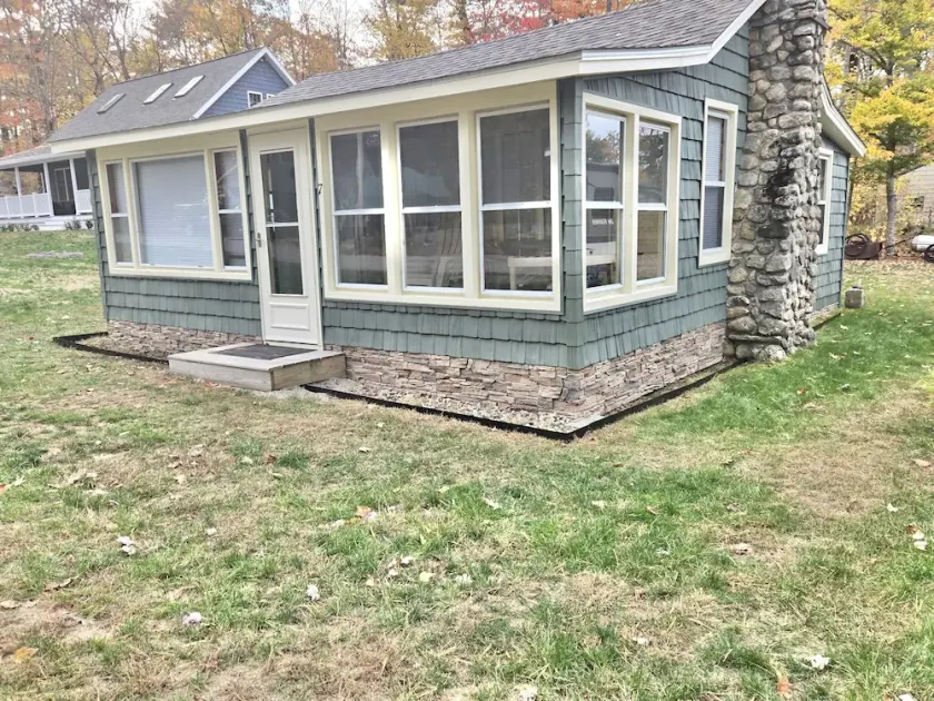 Small Cottage just steps away from Sebago Lake - Image 1
