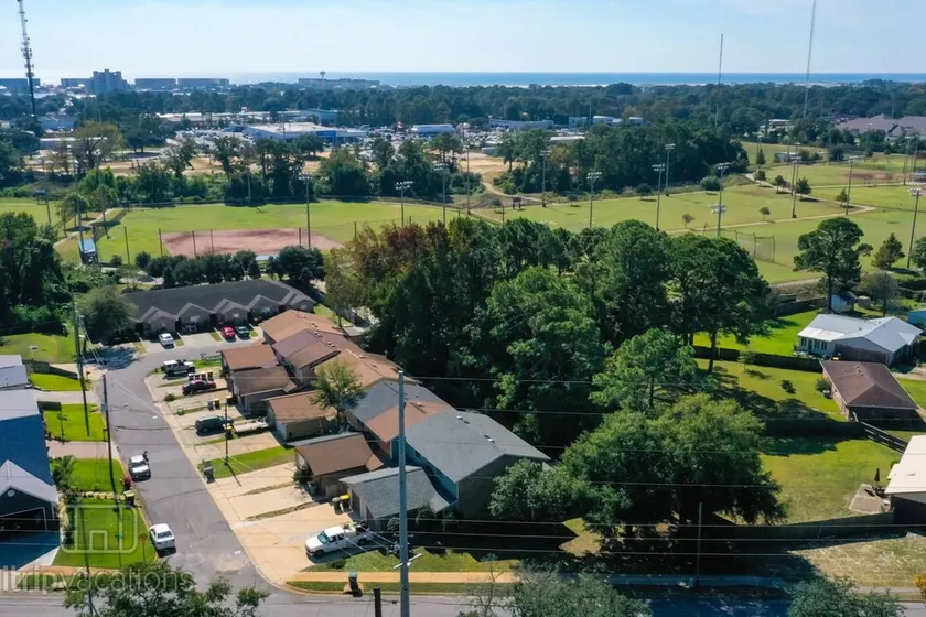 Snowbird Friendly | Heart of Fort Walton Beach | Pet Friendly | Fenced | Close to Beaches & Bases - Image 1