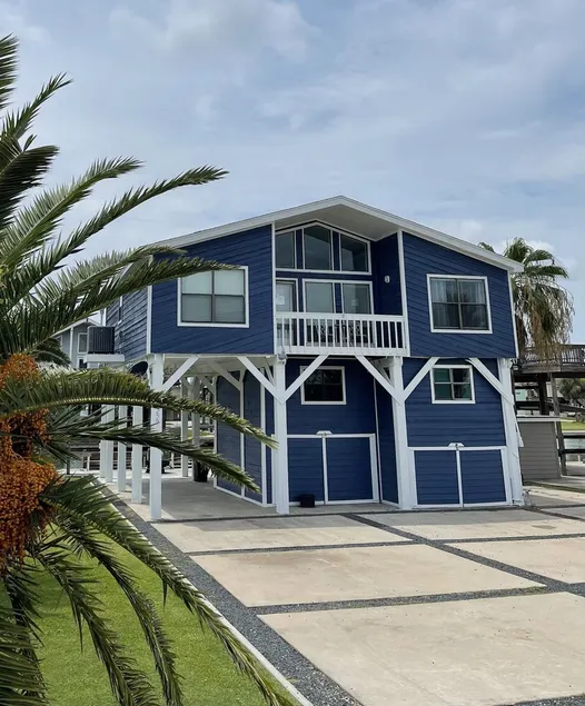 Relaxing Waterfront Canal Home in Treasure Island - Image 1