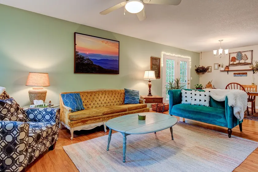 Lovely Home near the river and 5 mins to downtown AVL. - Image 1