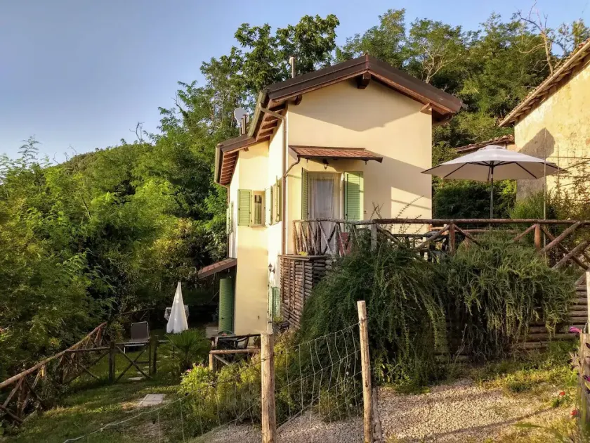 Zwei-Zimmer-Wohnung mit Gartenblick auf den Wald, im Apennin - Image 1