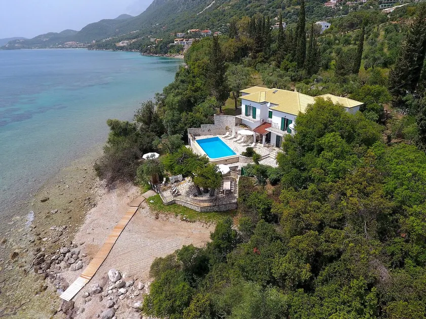 Peaceful Seafront Villa with Infinity Pool & Sea Access – Sleeps 12 - Image 1