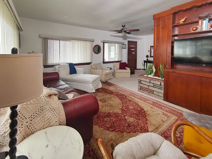 Huge historic on Lake Michigan w/ large yard, fire pit, BBQ & air conditioning - Image 1