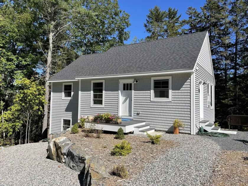 Waterfront Bliss on Pleasant Cove Boothbay Maine - Image 1