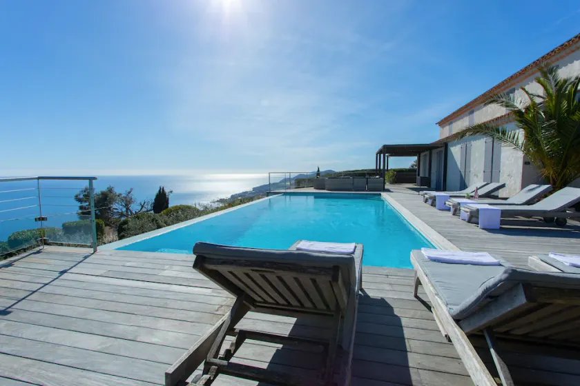 High-end contemporary house, exceptional view, air con, heated pool and jacuzzi - Image 1