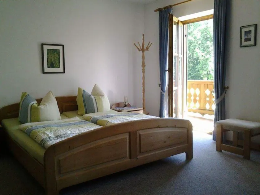 No. 3 Large apartment living/bedroom, 30 sqm - Image 1