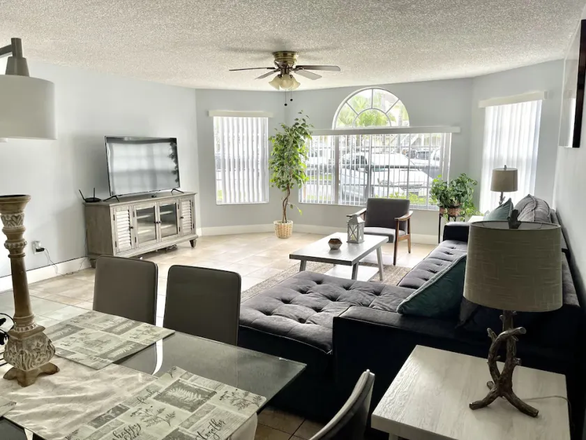 ELEGANT & LUXURIOUS FAMILY APARTMENT close to DISNEY WORLD - Image 1