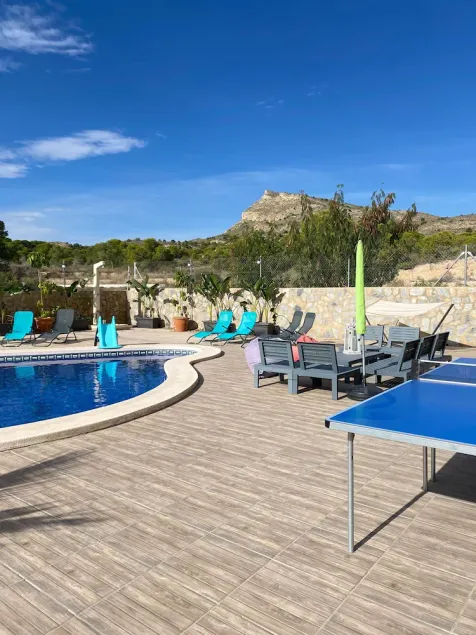 Charmante Villa Avec Piscine en Bord de Montage et Proche de la Plage - Image 1