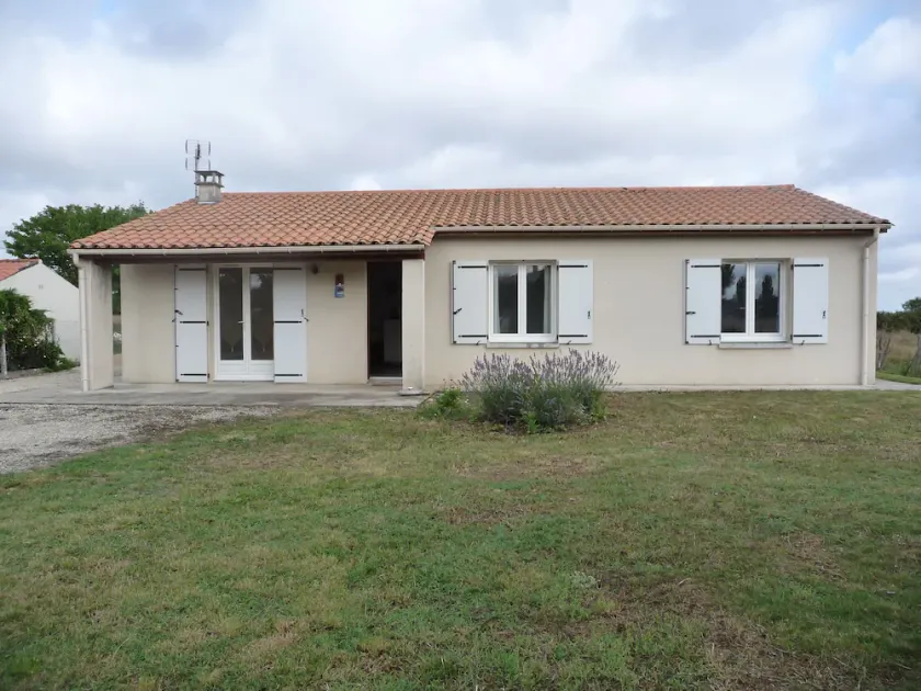 House with garden - Image 1