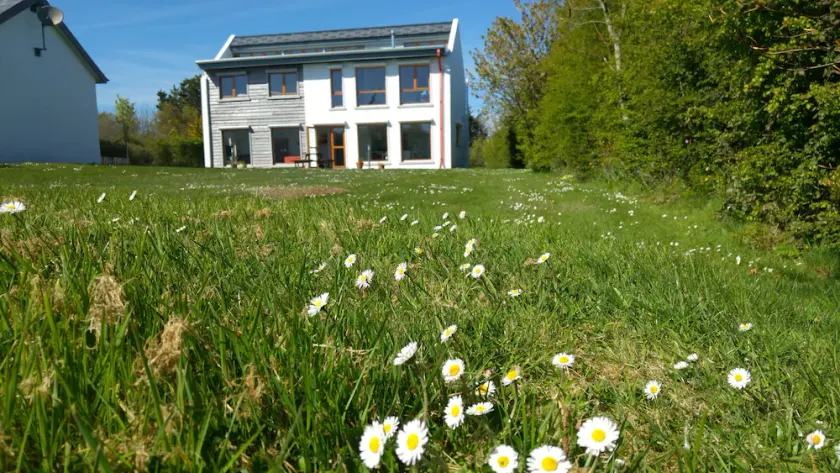 Family holiday home - very close to sandy beach - Image 1