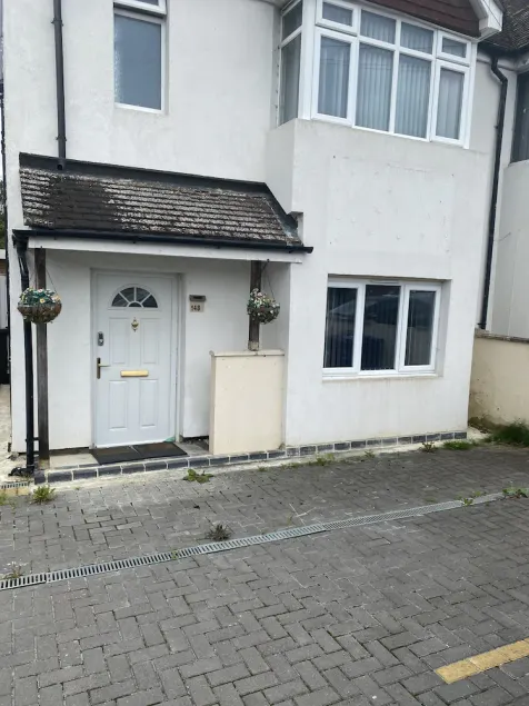 2 en-suite bedrooms Flat  in Kidlington ,oxford - Image 1