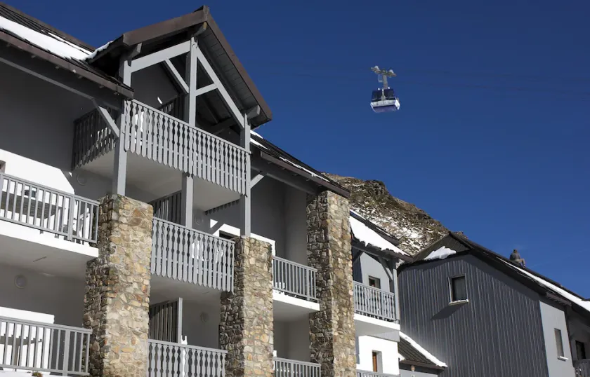 Comfortable apartment at the foot of the slopes, swimming pool and sauna. - Image 1