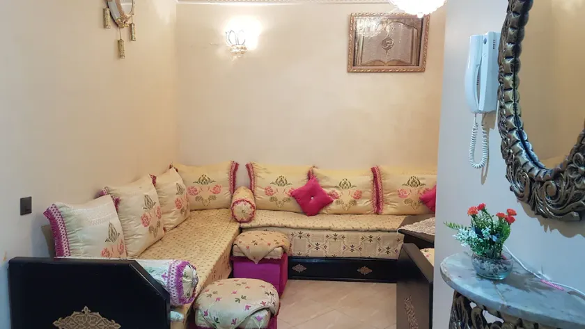 Comfortable, bright accommodations all day long - Image 1