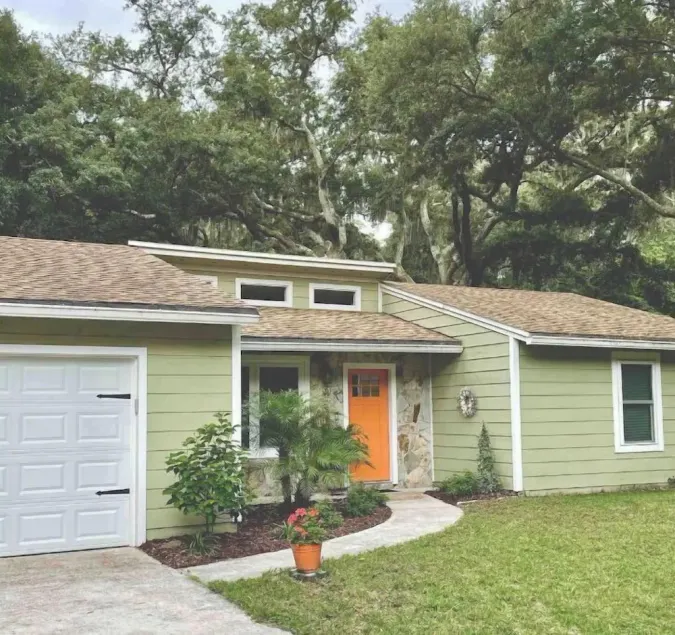 ISLAND VIBE ~ Close to Beach, Downtown, Egan’s Creek with Fire Pit! KQQ~2Ba - Image 1
