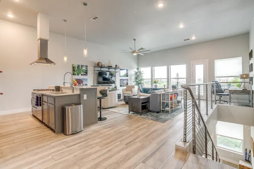 LUXURY DOWNTOWN FORT WORTH VILLA, WALK TO EVERYTHING - Image 1
