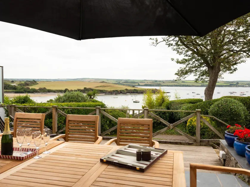 LITTLE STRAND, pet friendly, country holiday cottage in Rock - Image 1
