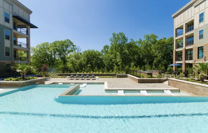 Apartment in Alpharetta with Resort Amenities - Image 1