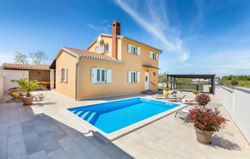 Stunning Home In Musalez - Image 1