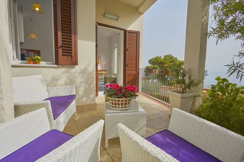 Casa dei Fiori à seulement 40 mètres de la mer Solanto - Image 1