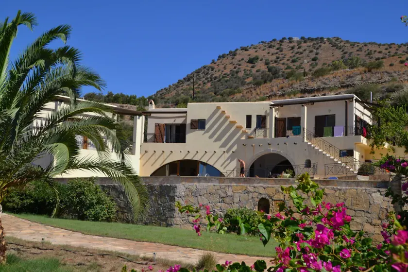 ISLAND VILLA sleeps 10 people - Image 1