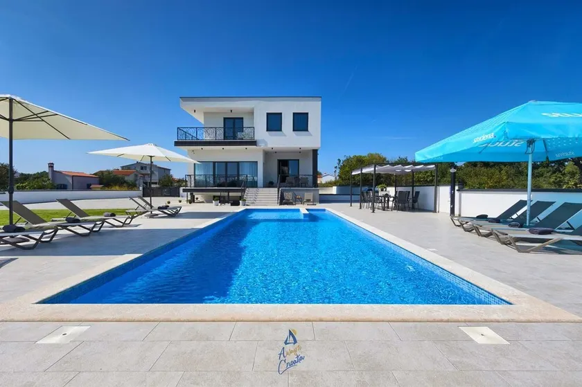 Modern 6-BR villa for 12+2 with pool close to Pula - Image 1