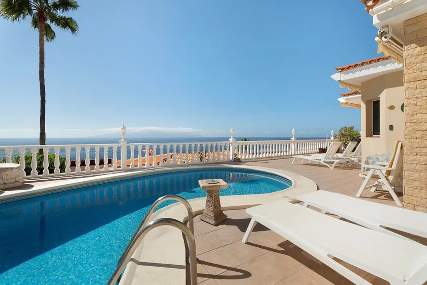House Carla Private Pool Heated - Image 1