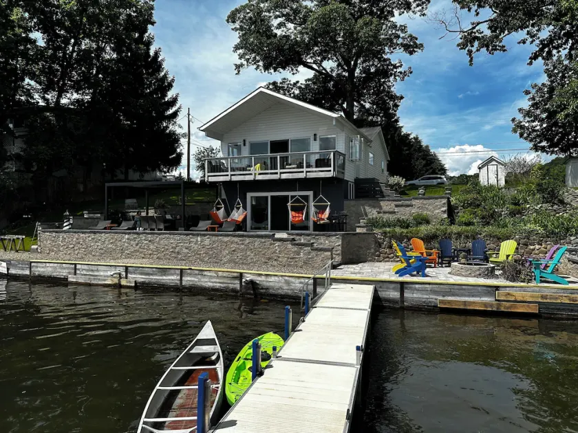 Waneta Lake House - Lakefront living at it's best ! - Image 1