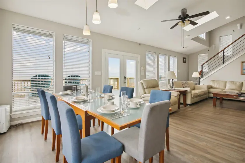 Brannens Beachfront - Image 1