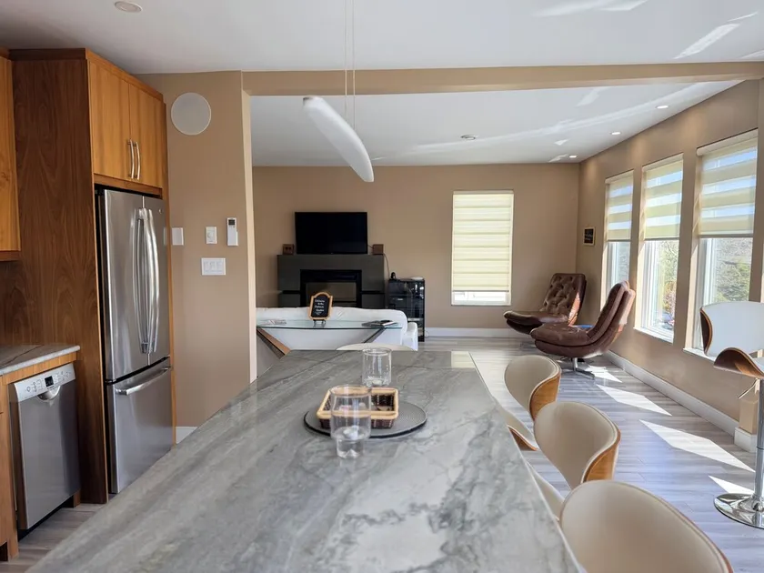 The Captain’s Quarters 2 bedroom harbourview condo - Image 1