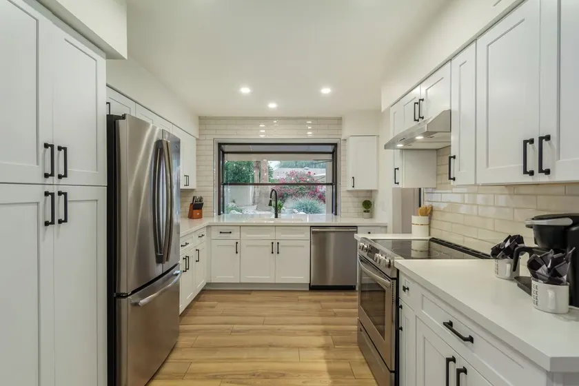 Beverly Scottsdale - Image 1