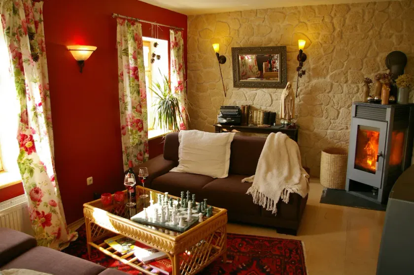 Living in a sophisticated ambience with stylish furnishings in close proximity to nature - Image 1